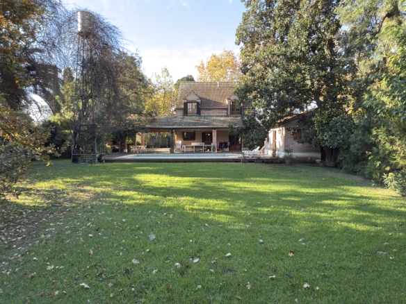 Gaspar Campos 1400, Bella Vista