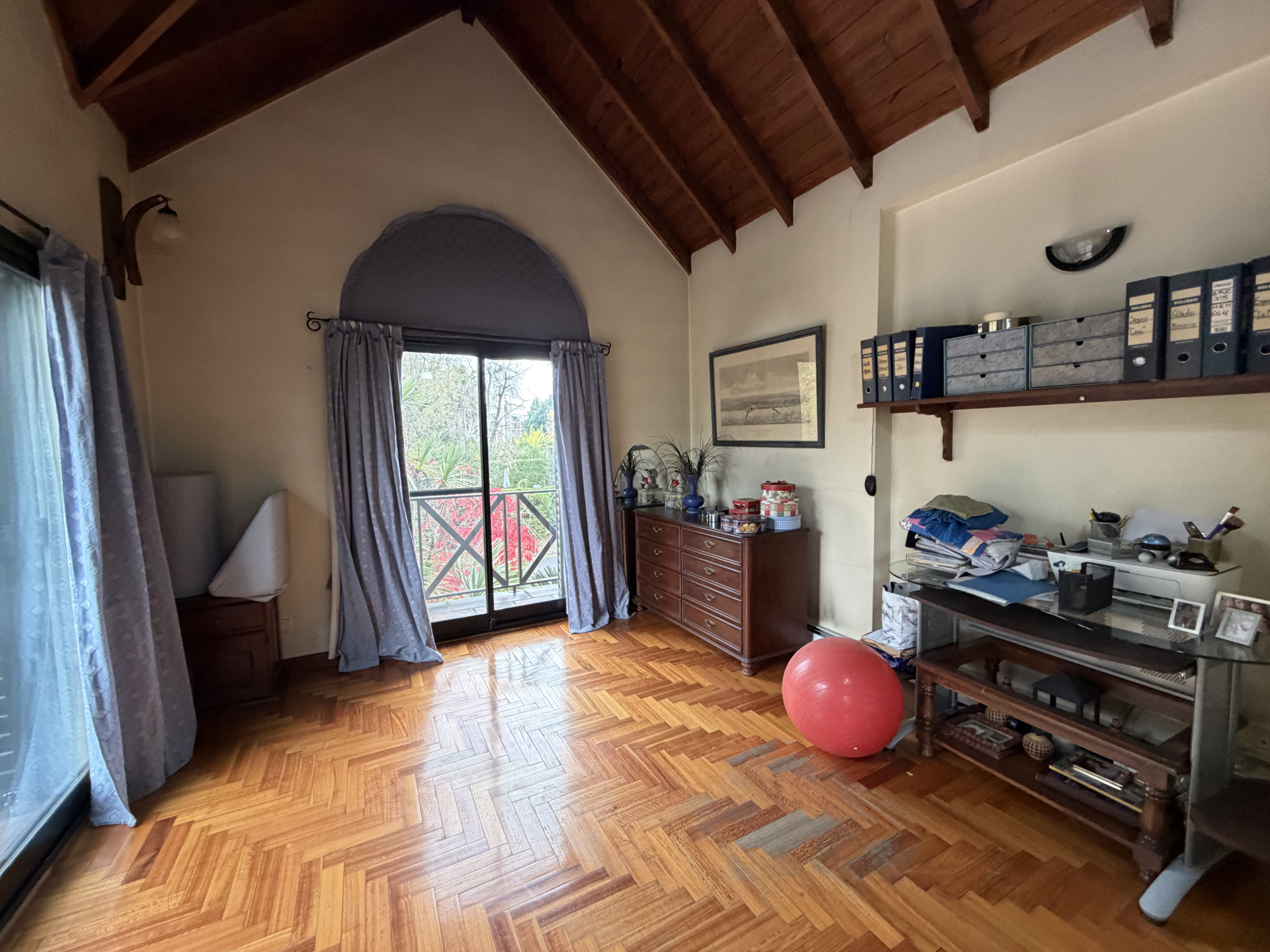 Casa en barrio La Masia, Pilar