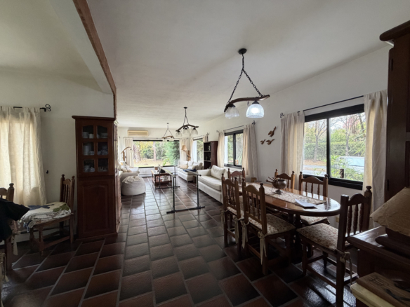 Casa en barrio La Masia, Pilar