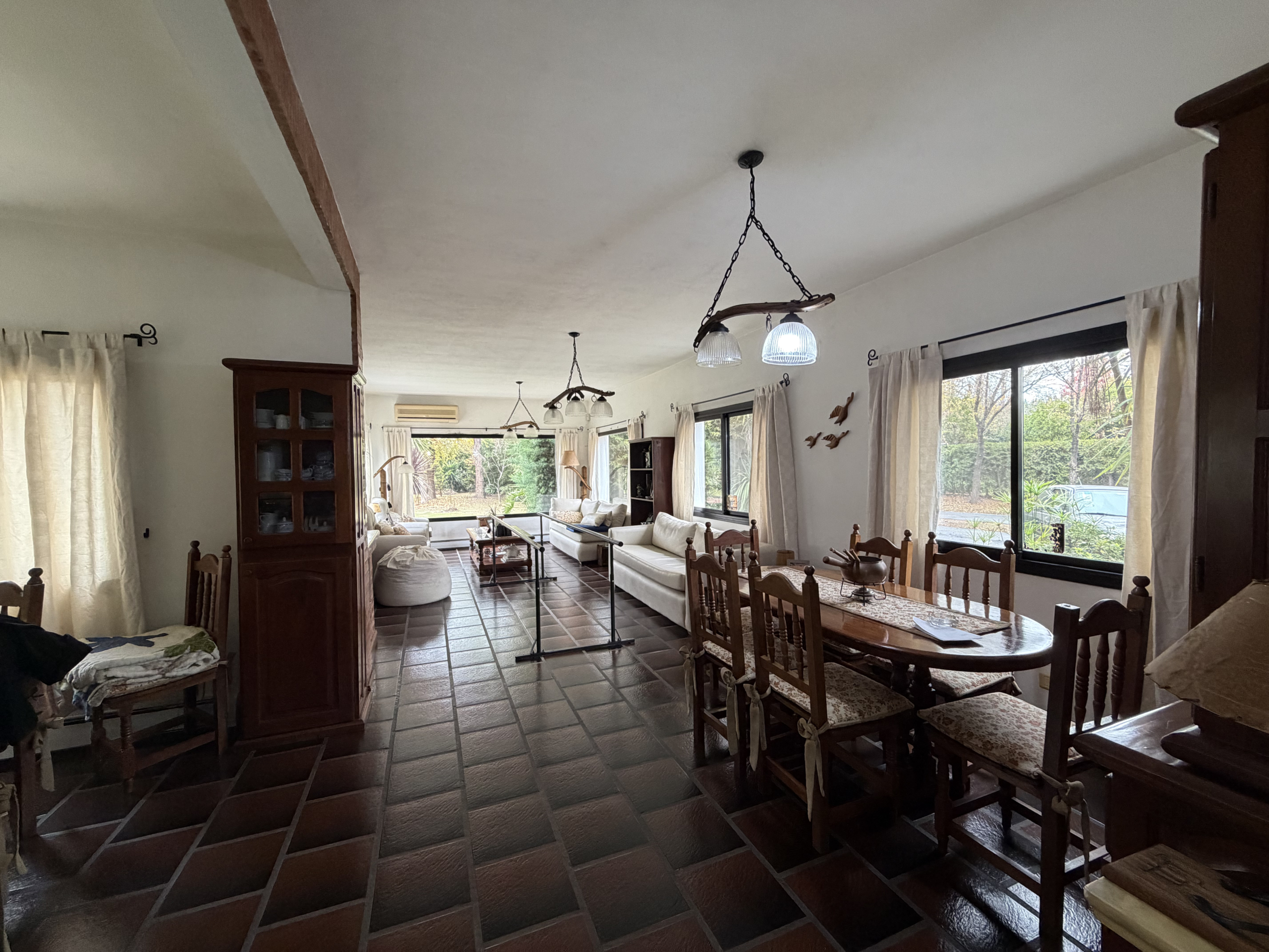 Casa en barrio La Masia, Pilar