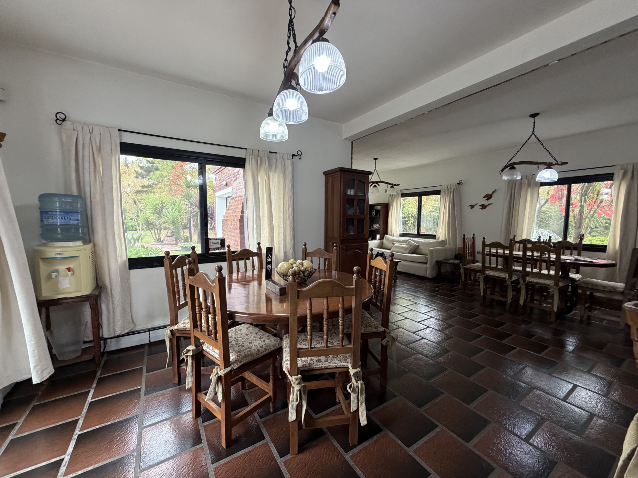Casa en barrio La Masia, Pilar