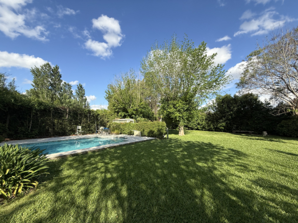 Aristobulo del Valle 2640 – Las Acacias