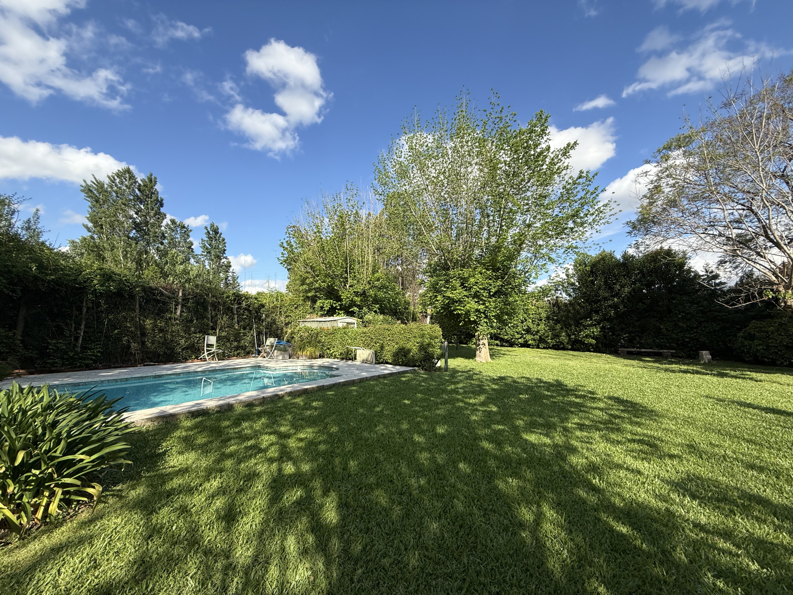 Aristobulo del Valle 2640 – Las Acacias