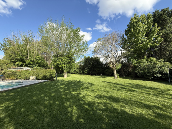 Aristobulo del Valle 2640 – Las Acacias
