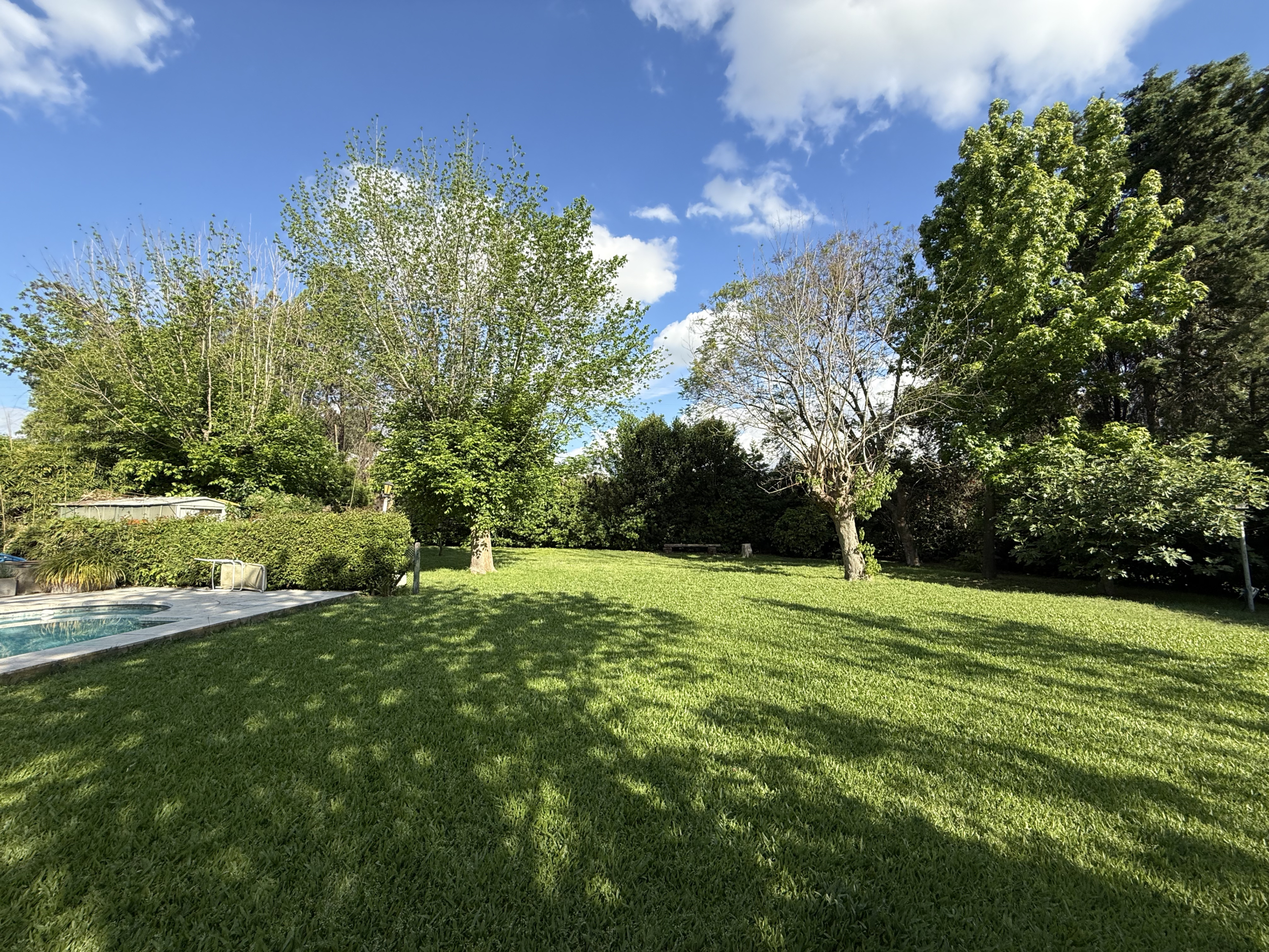Aristobulo del Valle 2640 – Las Acacias