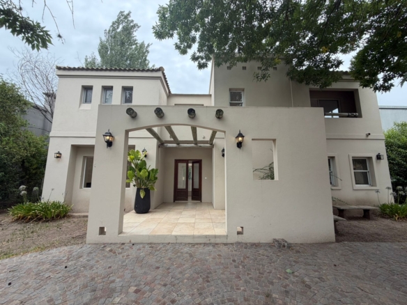 Casa en barrio St. Matthew’s Village