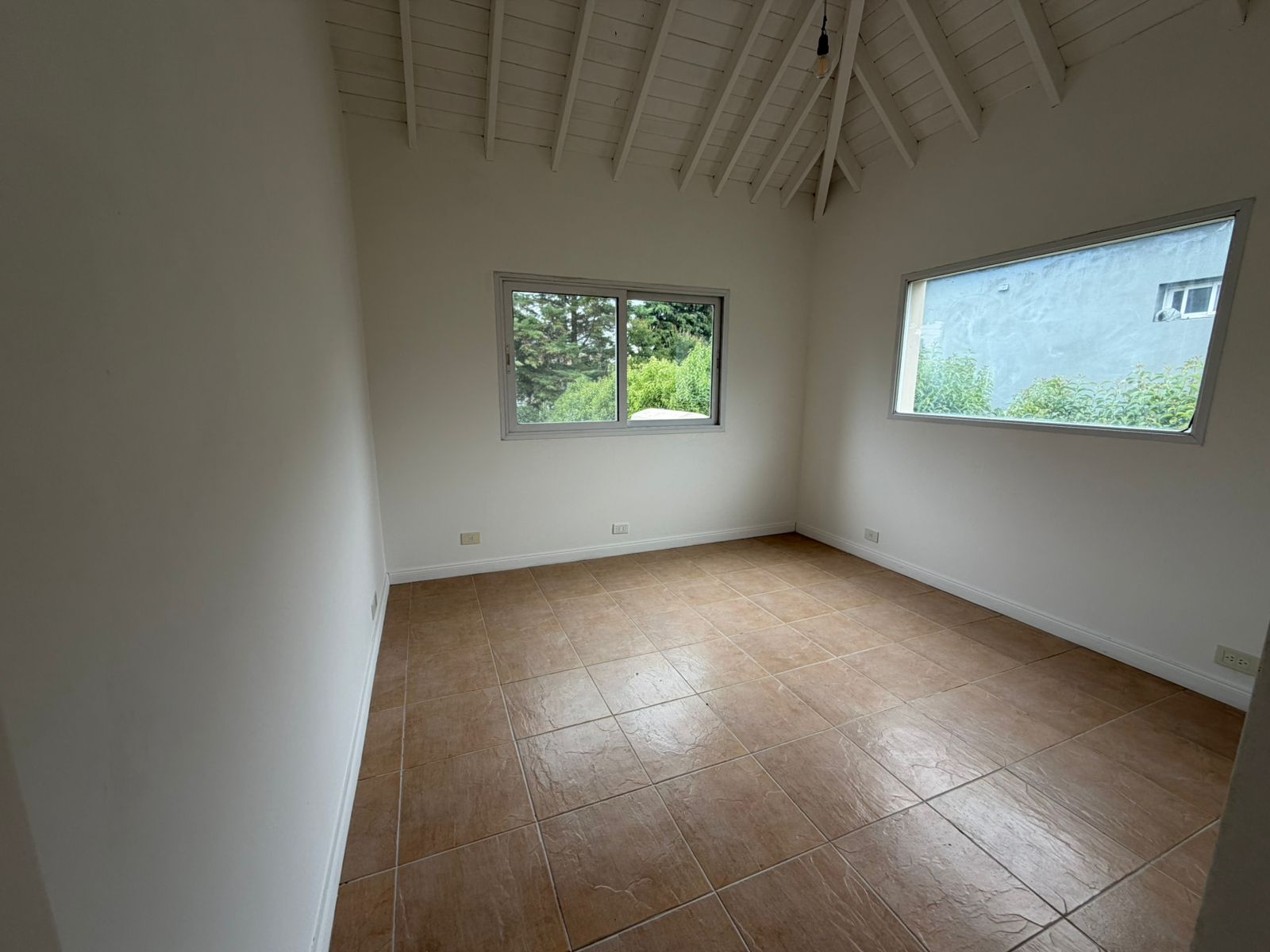 Casa en barrio St. Matthew’s Village