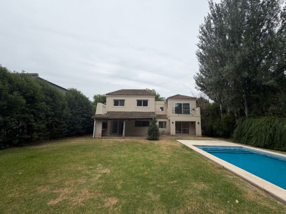 Casa en barrio St. Matthew’s Village